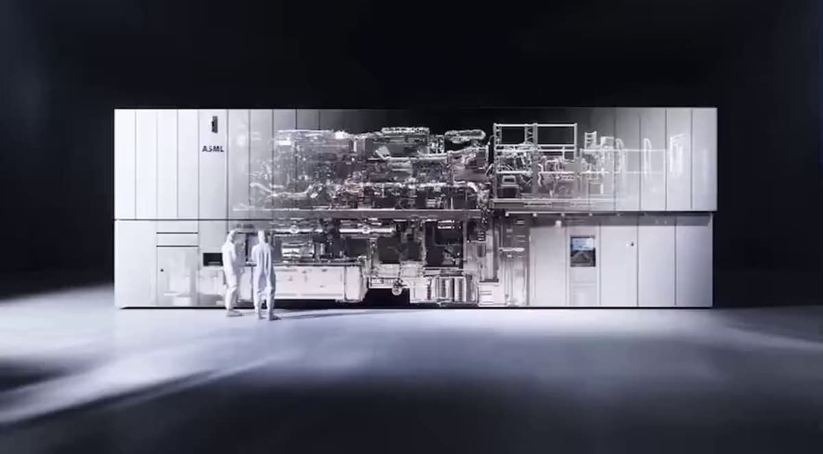 ASML's $300M EUV Machine Fires Moon‑Distance Laser Precision