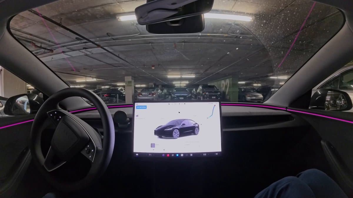 Tesla's Full Self-Driving Handles Rainy Garage Navigation
