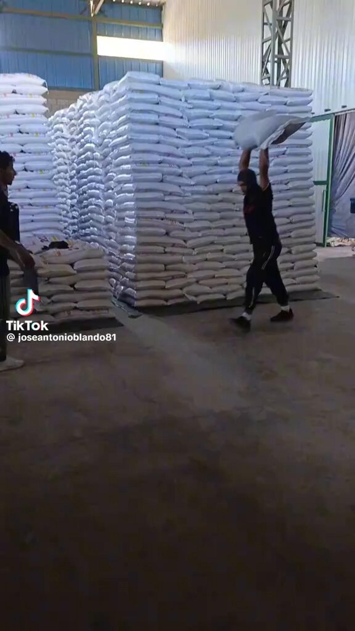 MJ Mania Delays Trucks: Lumpers Reenact Music Videos