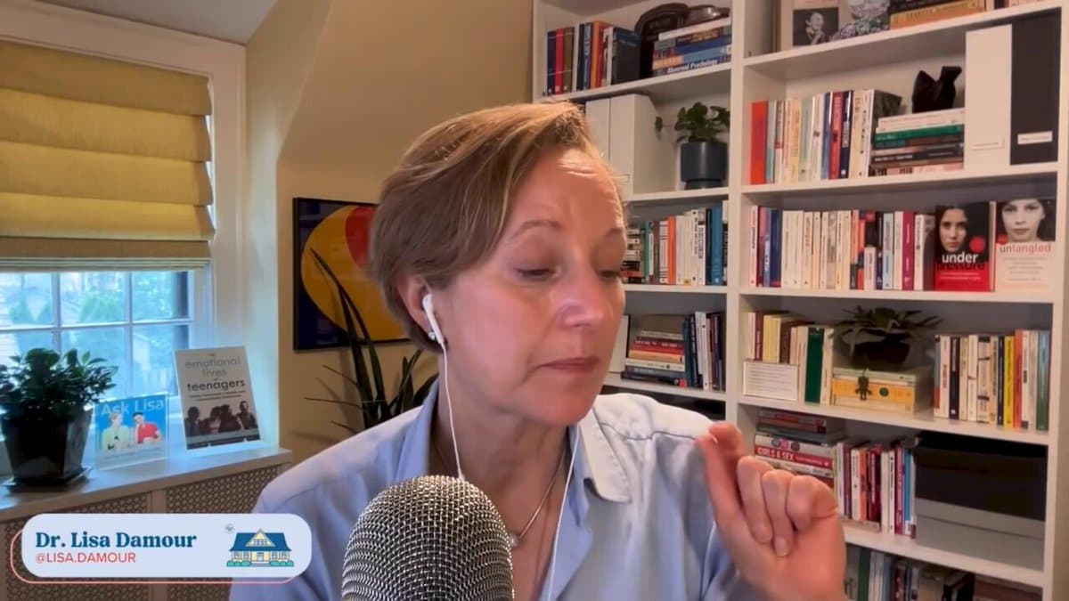 Free AI Librarian Offers Expert Tween & Teen Advice
