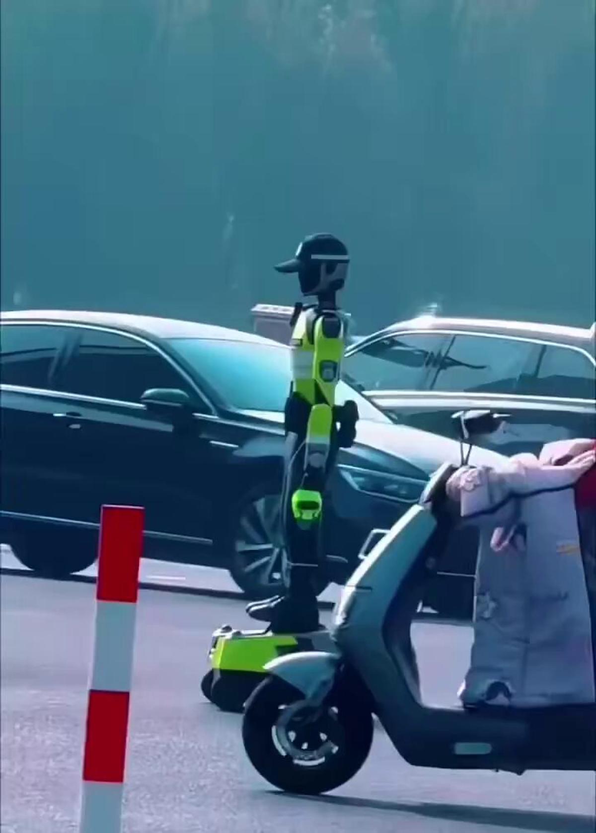 Robotic Traffic Officer Takes the Wheel