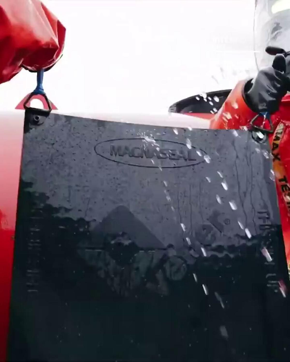 Magnetic Seal Instantly Stops Water, Acid, Oil Leaks