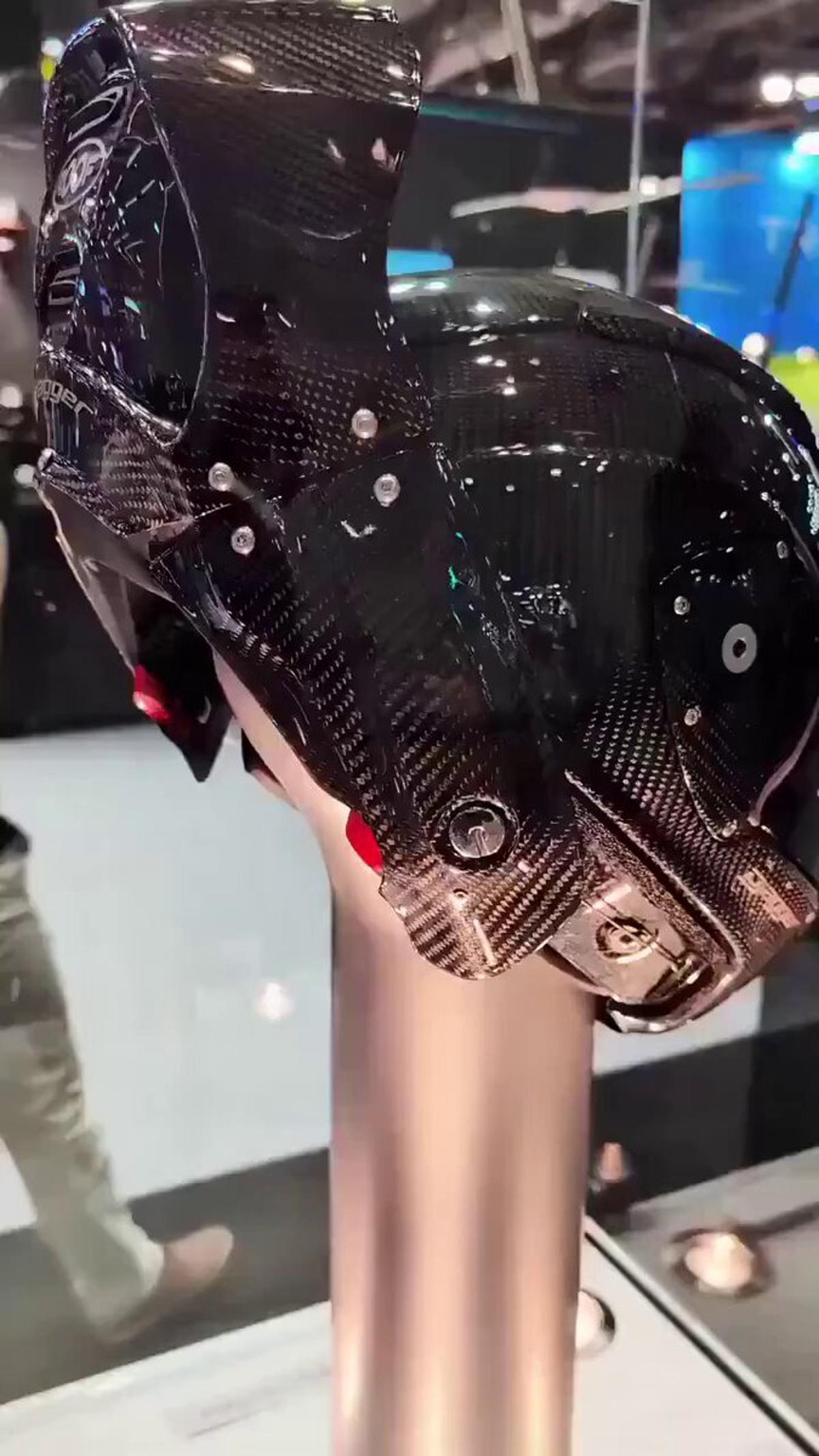 Carbon Fiber Helmet Introduces Rotating Face Shield