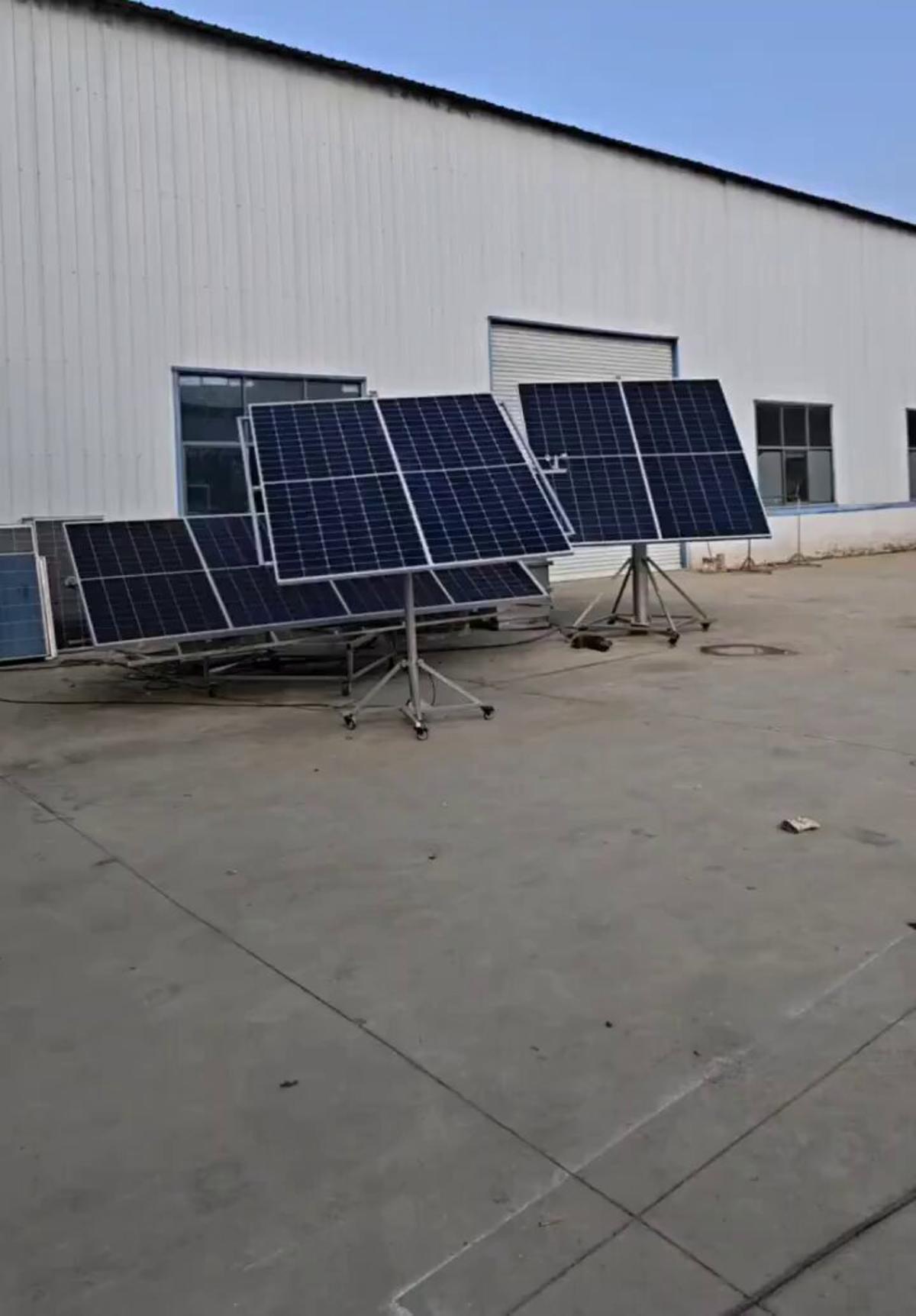 Self‑Tracking Solar Panels Boost Efficiency Automatically