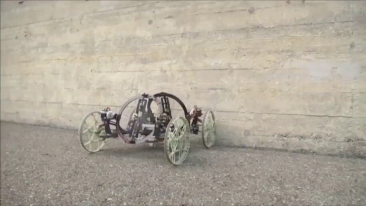 Wall‑climbing Robot Mimics Spider Locomotion