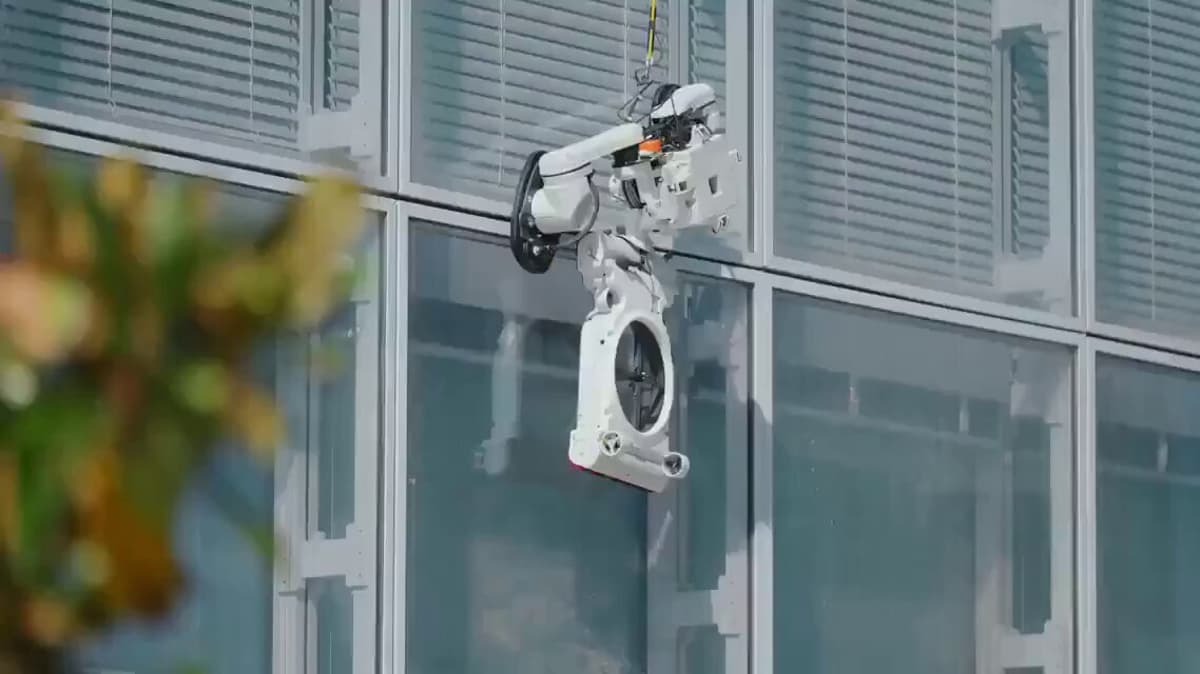 Autonomous Robot Set to Replace Dangerous High‑Rise Cleaning