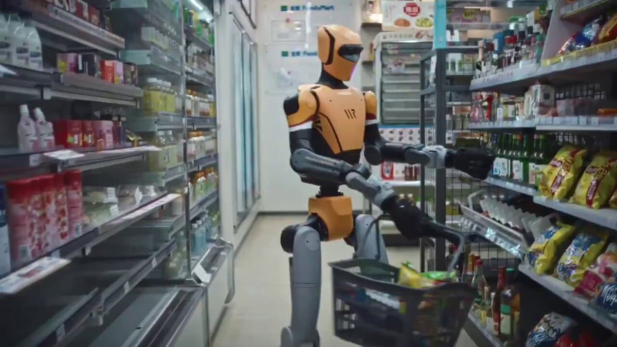Humanoid Robots Transform Shopping in Hangzhou
