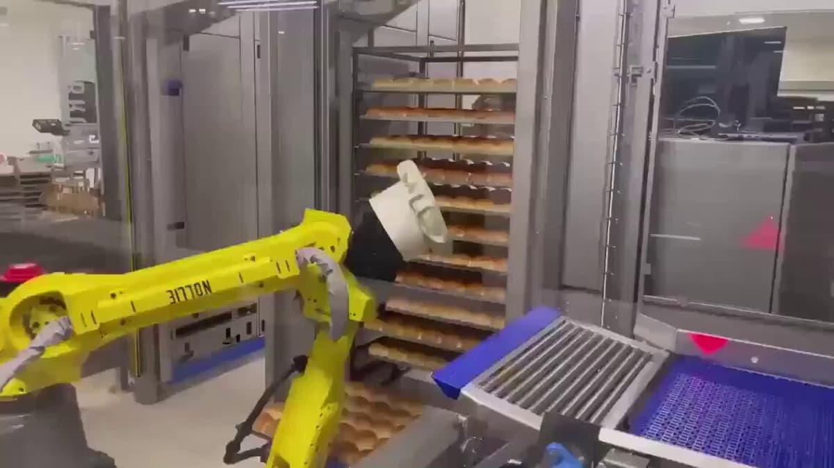 Intelligent Robots Streamline Operations in Modern Bakeries