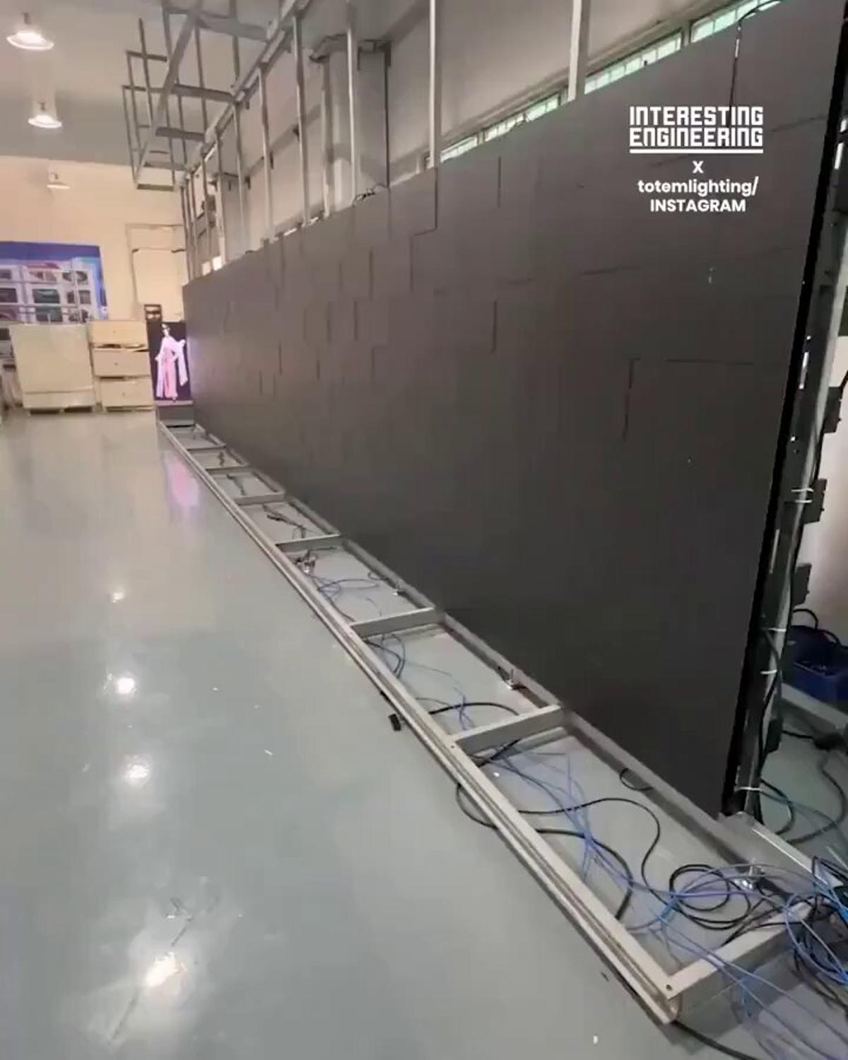 Kinetic Screen Adds Motion and Texture to Visuals