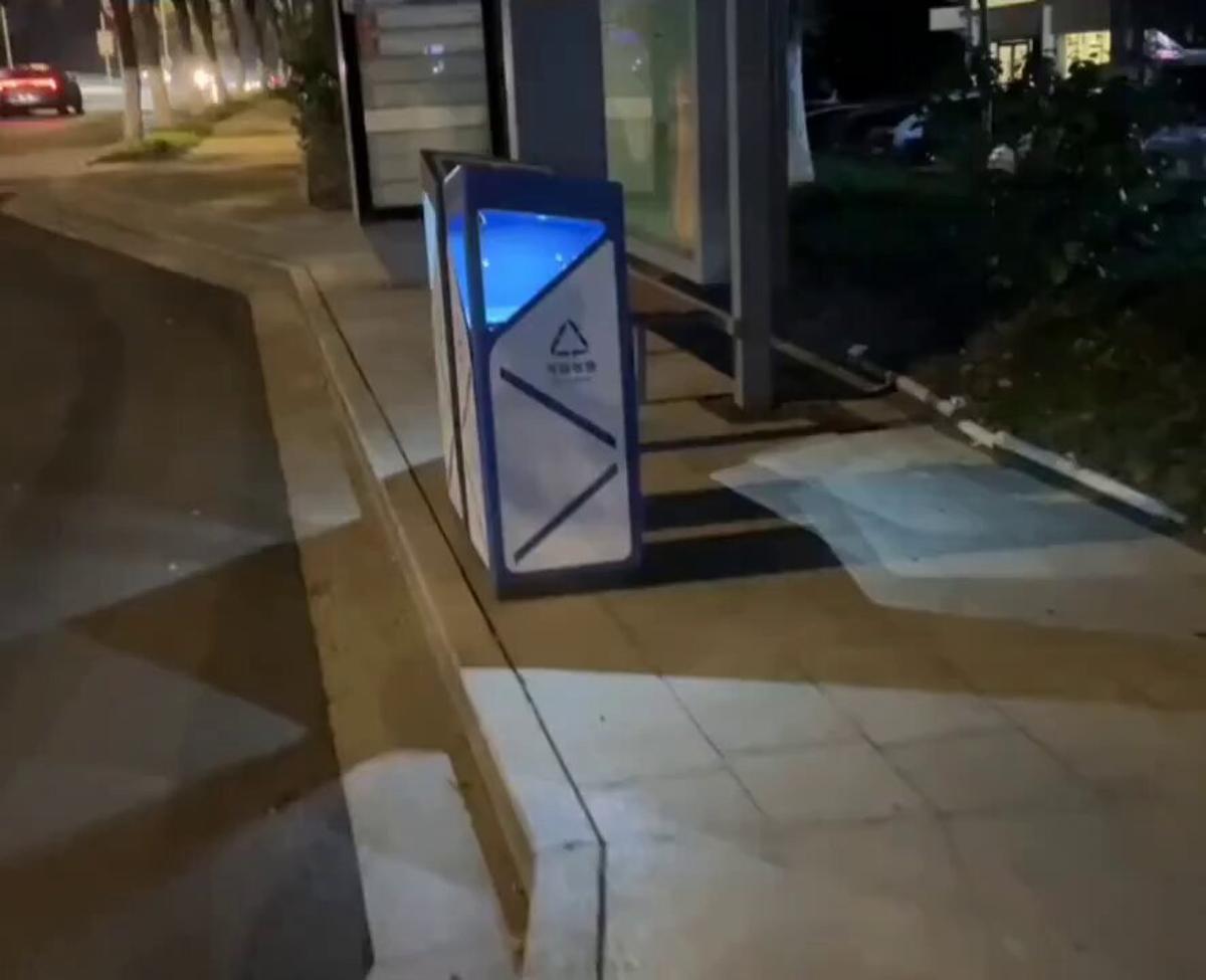 Solar-Powered Trash Cans Bring Night-Time Convenience in China