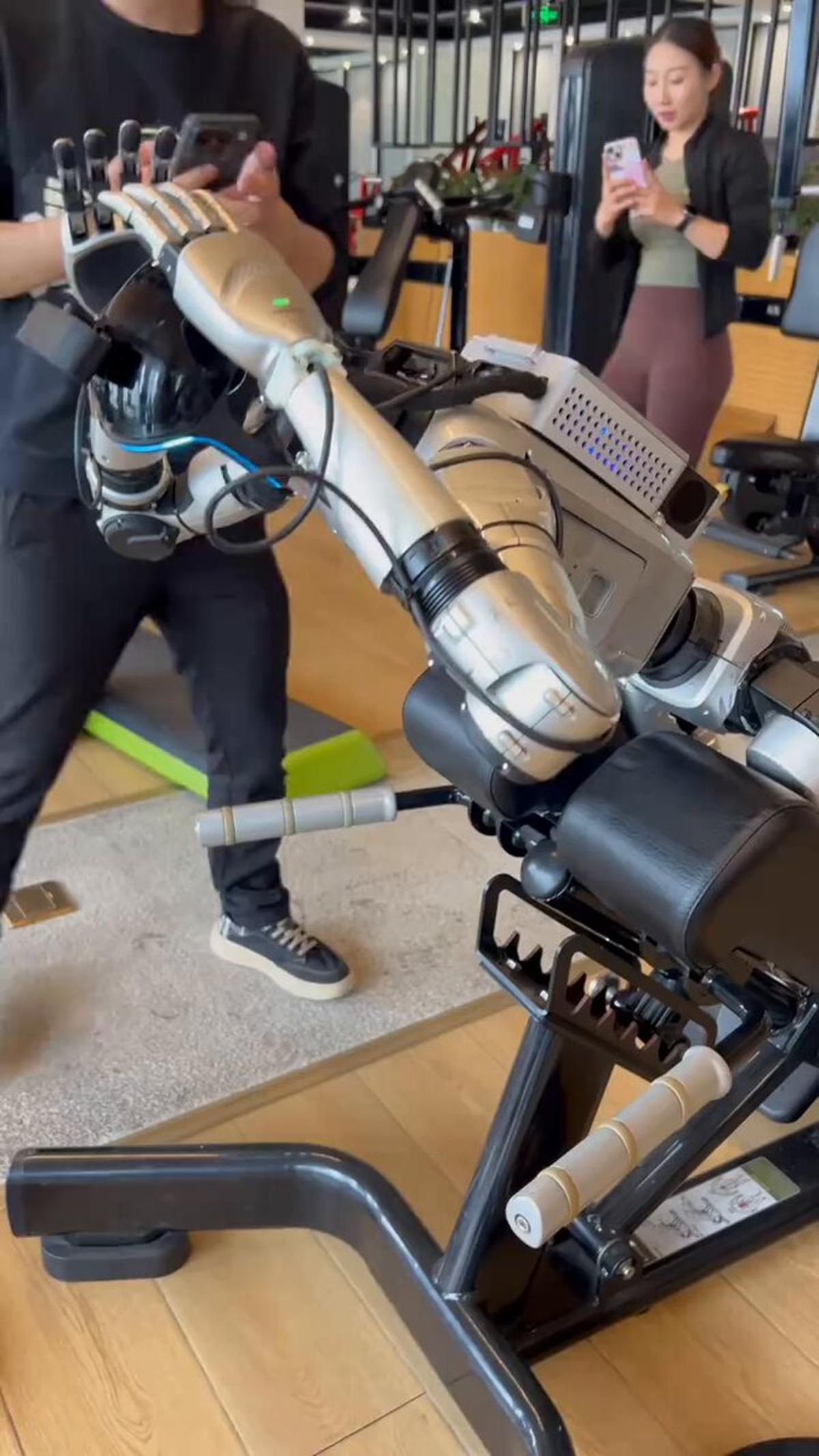 AI Robot Personal Trainer Revolutionizes Fitness