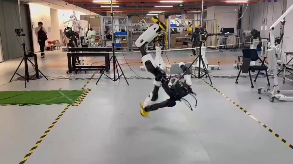 Robot Executes Perfect Webster Backflip