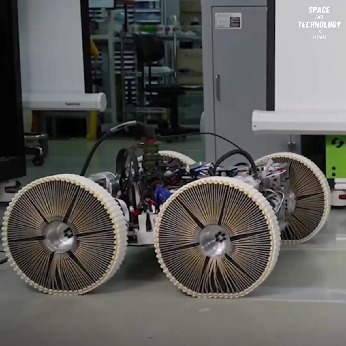 Shape‑shifting Wheels Enable Wheelchairs to Conquer Stairs