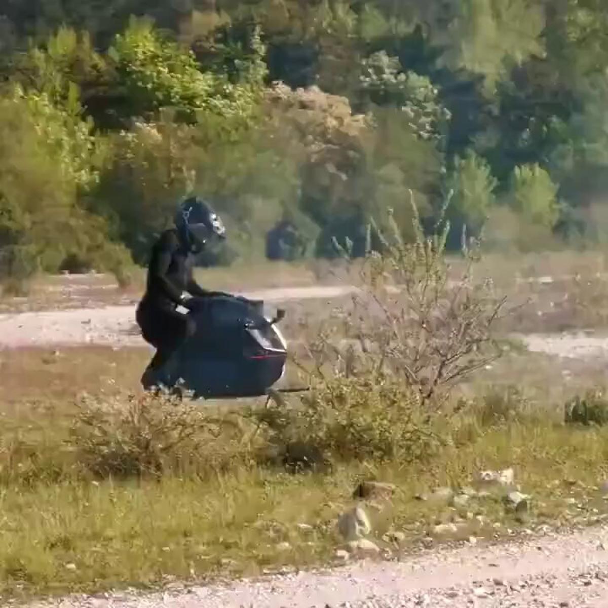 World's First Fully Functional Speeder Bike Debuts