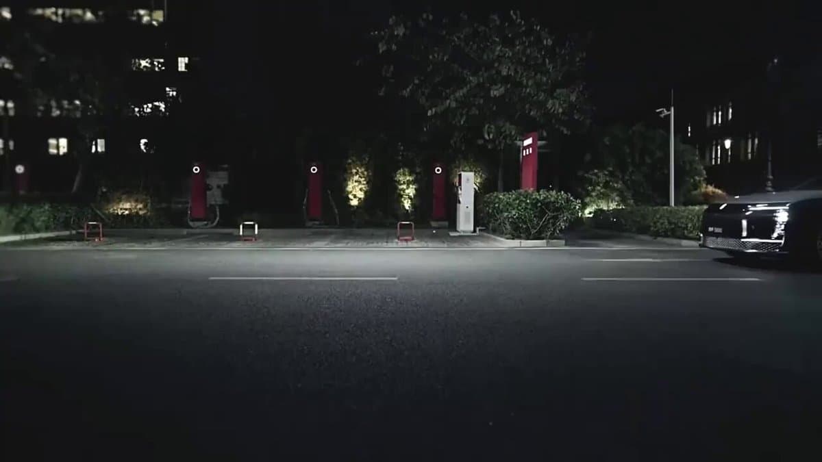 Huawei Luxeed Auto‑Charges When You Walk Away