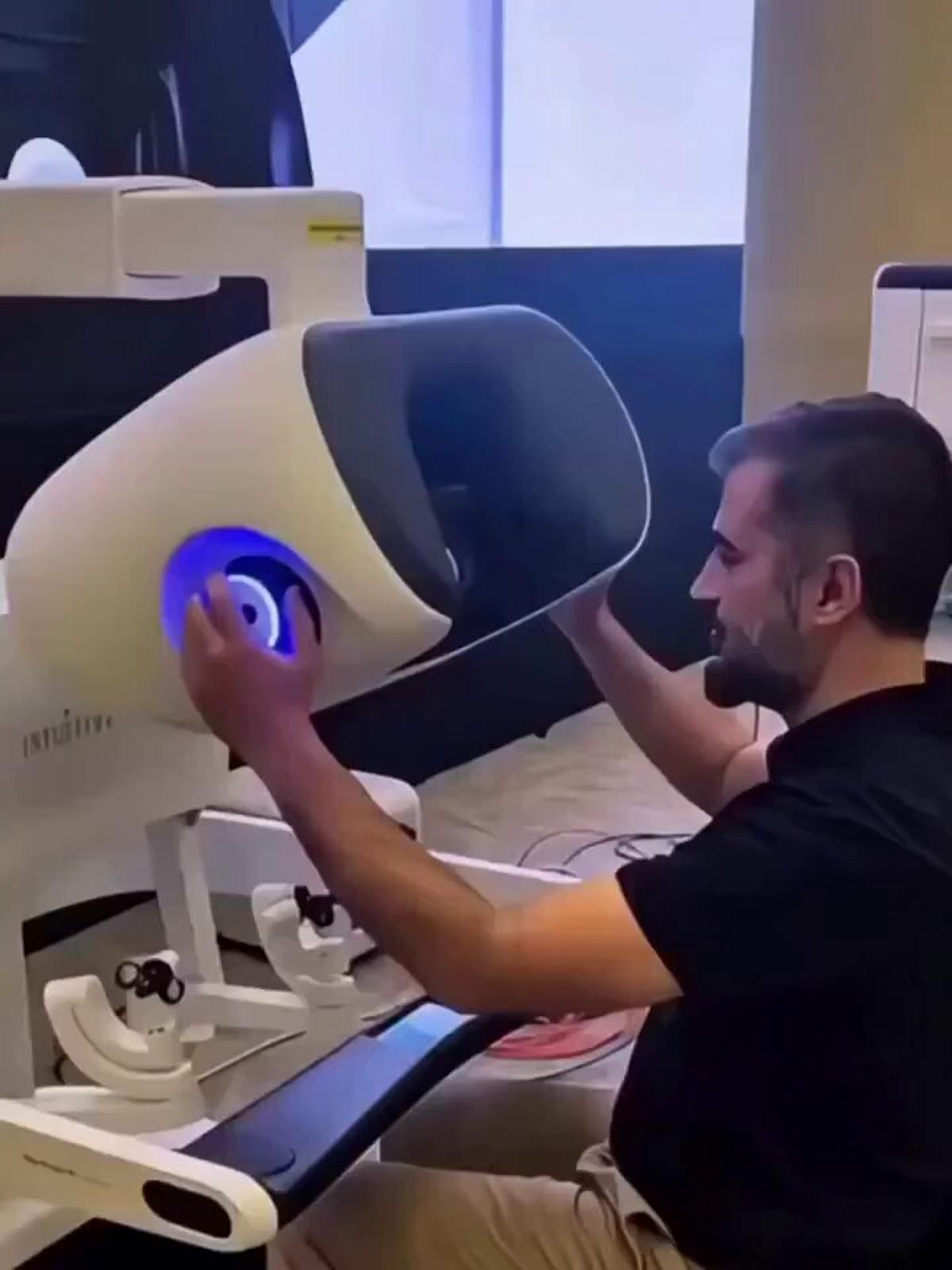 Robotic Surgery Removes Tremors, Achieves Machine Precision