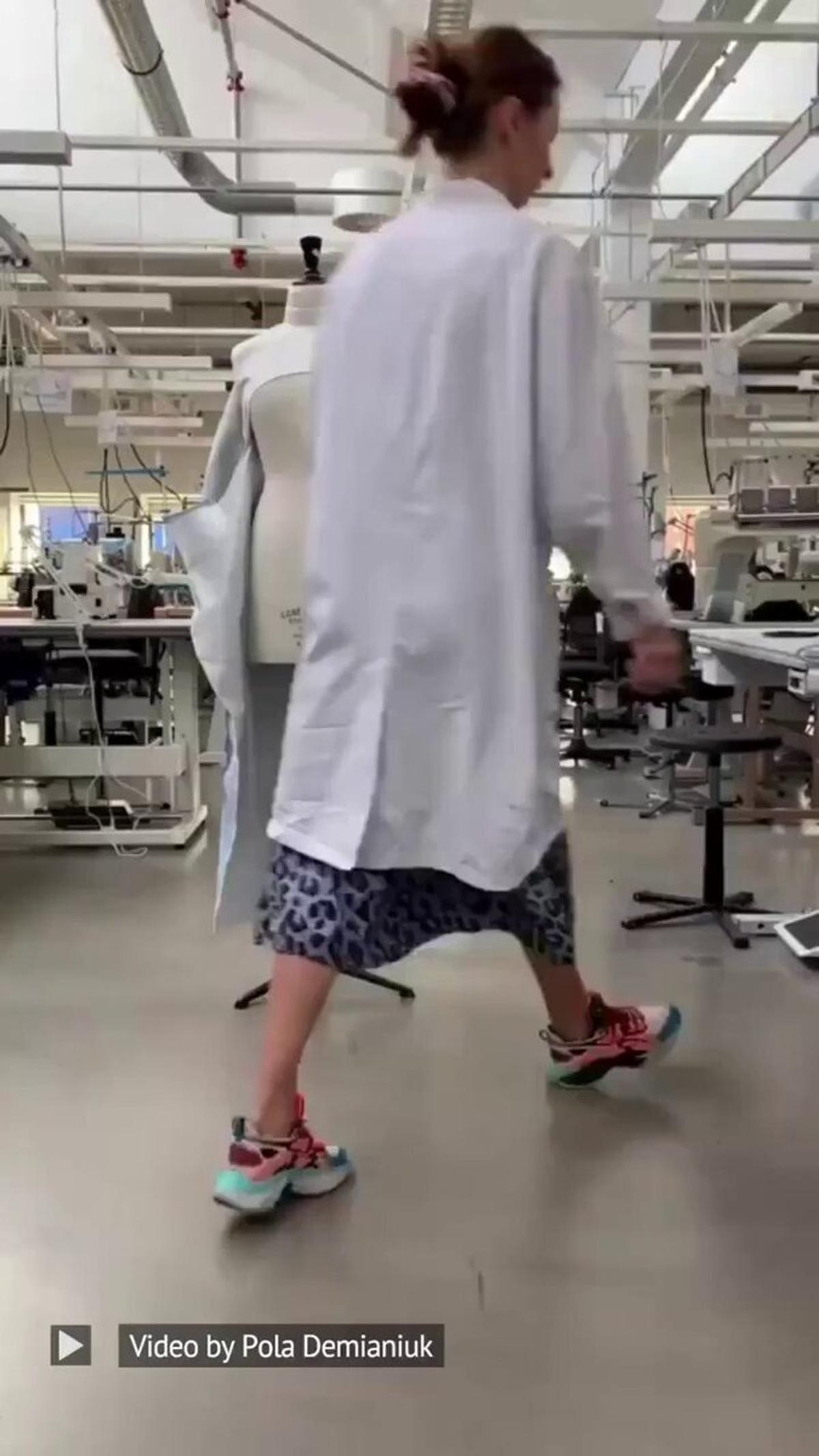 Self‑Moving Soft Robotic Garments Wrap Around Wearer