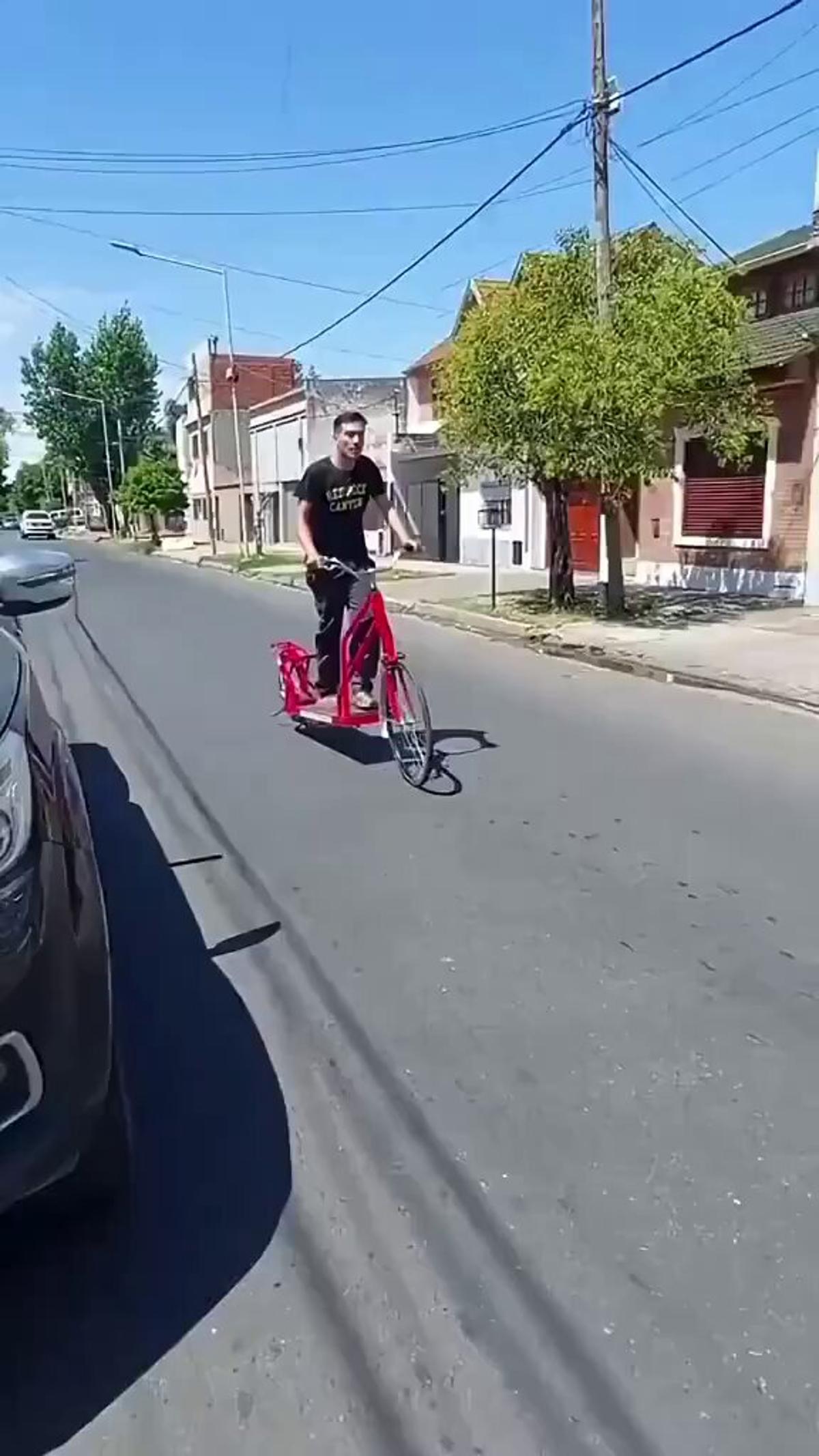 Pedal-Free Electric Bike Uses Treadmill‑Style Walking