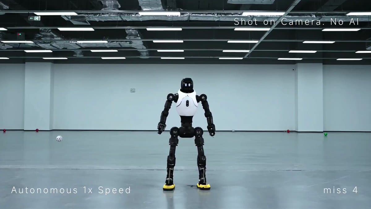 AI-Powered Lingxi X2 Robot Dodges Thrown Balls
