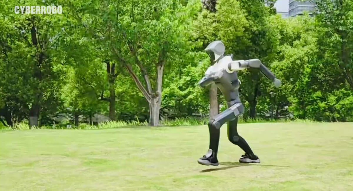 Humanoid Robots Nail Front and Back Flips Outdoors