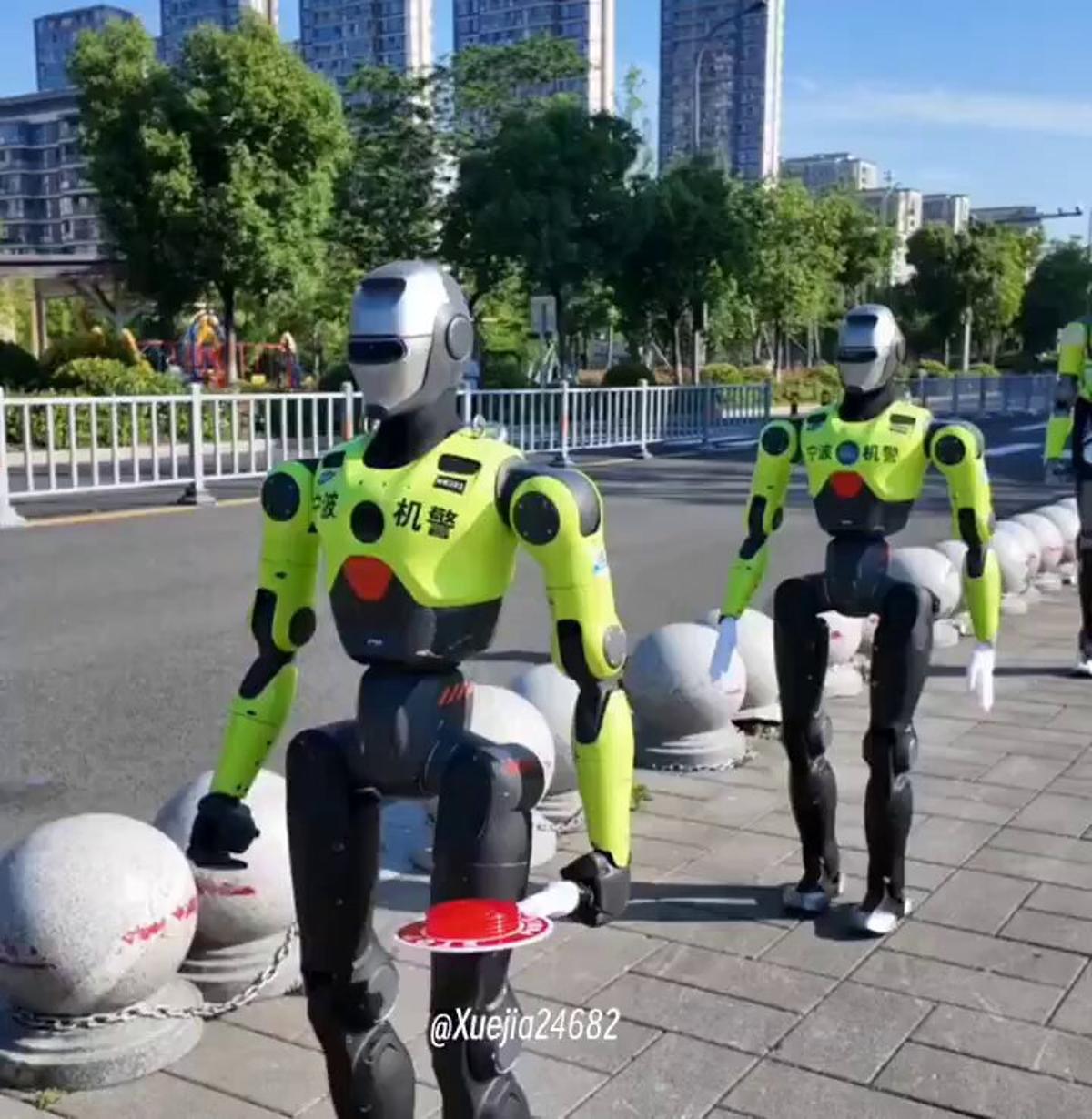 China Scales Robot Traffic Police to New Cities