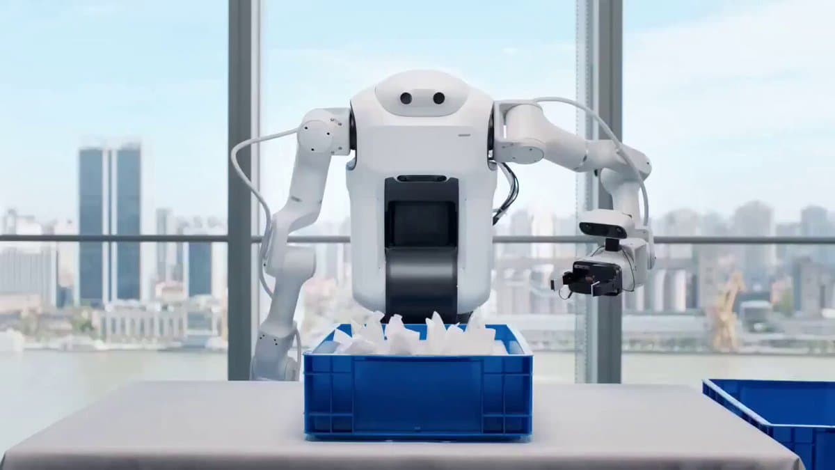 First Robot Fully Trained in Virtual Simulation