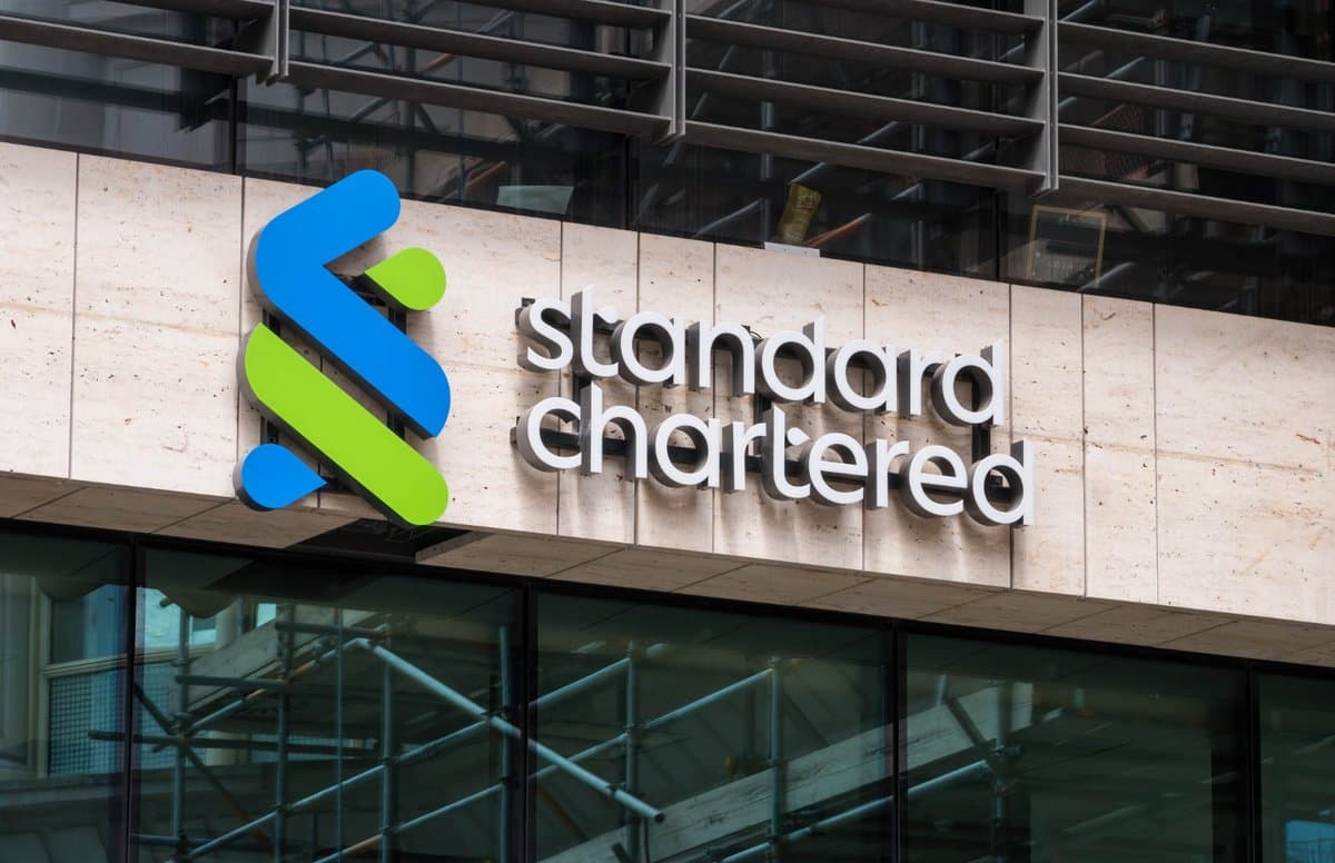 Standard Chartered Urges Selling Gold, Buying Bitcoin