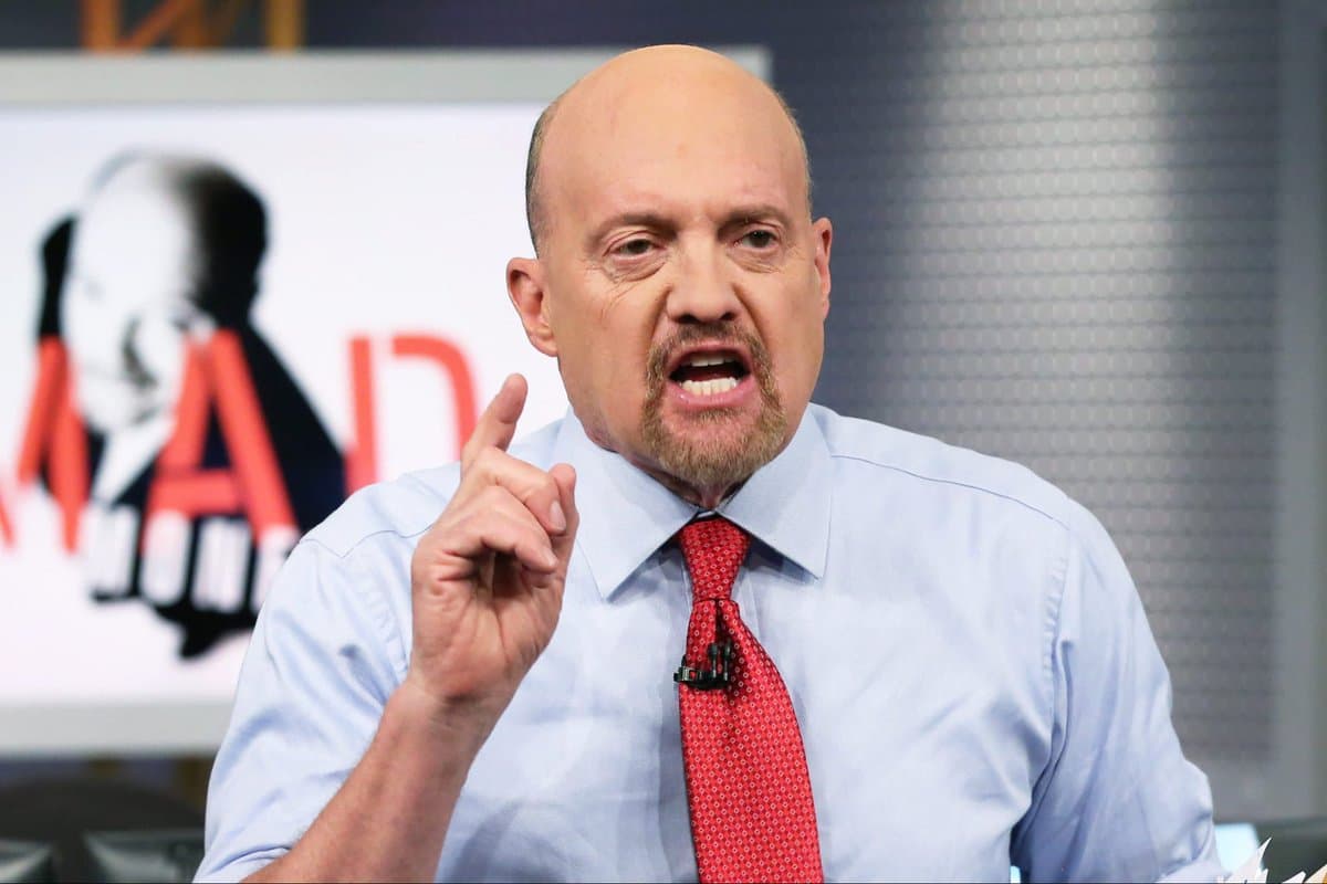 Cramer Dismisses $500k Bitcoin, but Bottom Approaches