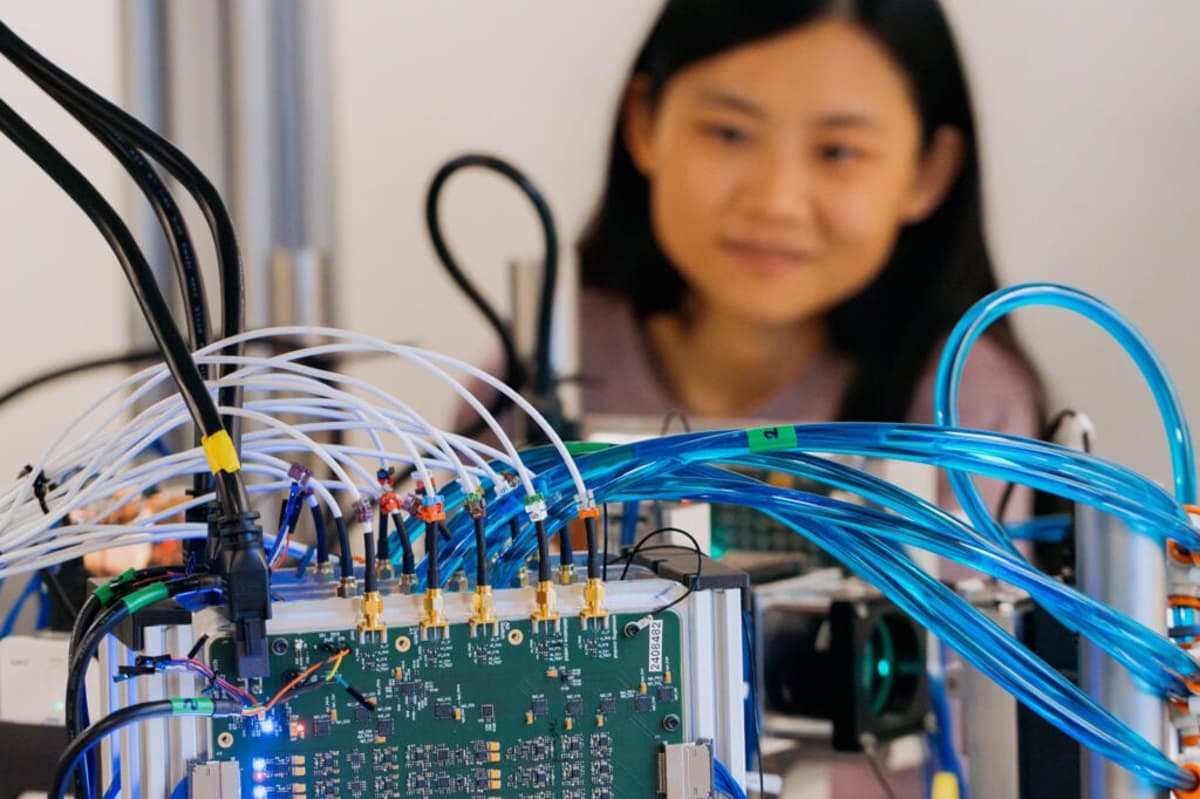 Microsoft Experiments with Analog Optical Computer Prototype