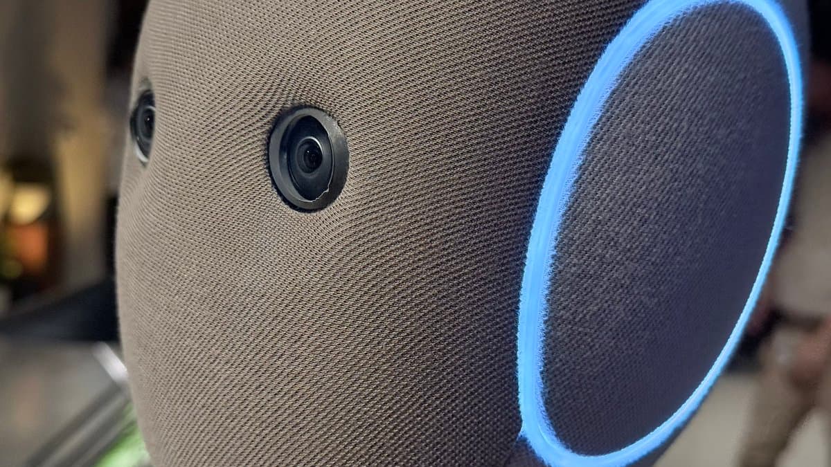 360° Vision Beats Human‑Like Sensors in Robots