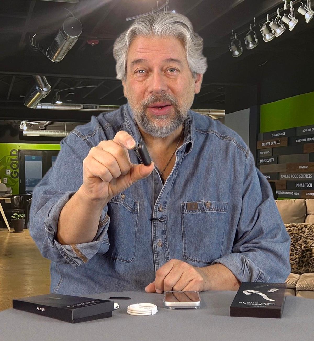 Plaud NotePin: Smart Wearable AI Boosts Meeting Notes