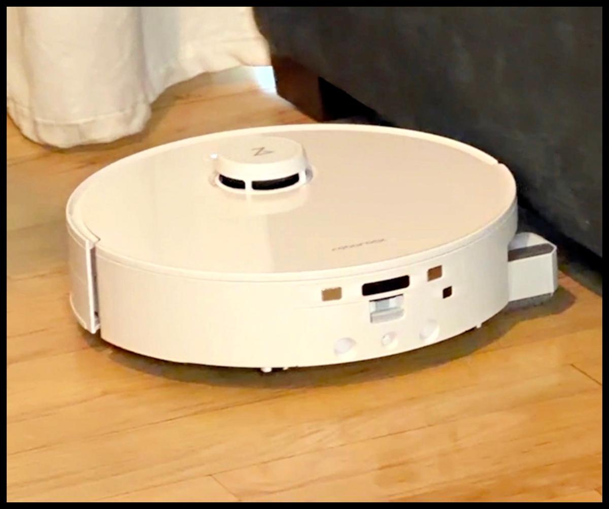 Roborock Qrevo Curv 2 Flow Impressively Cleans Floors