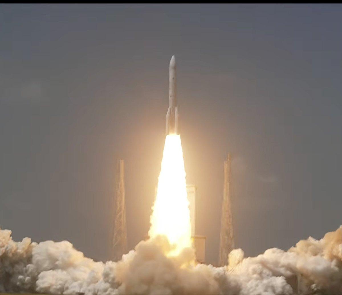 Ariane 64 Launches 32 Amazon LEO Satellites From Guiana