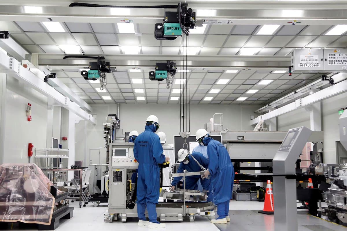 ASML's 1000W EUV Boosts Chip Production by 50%
