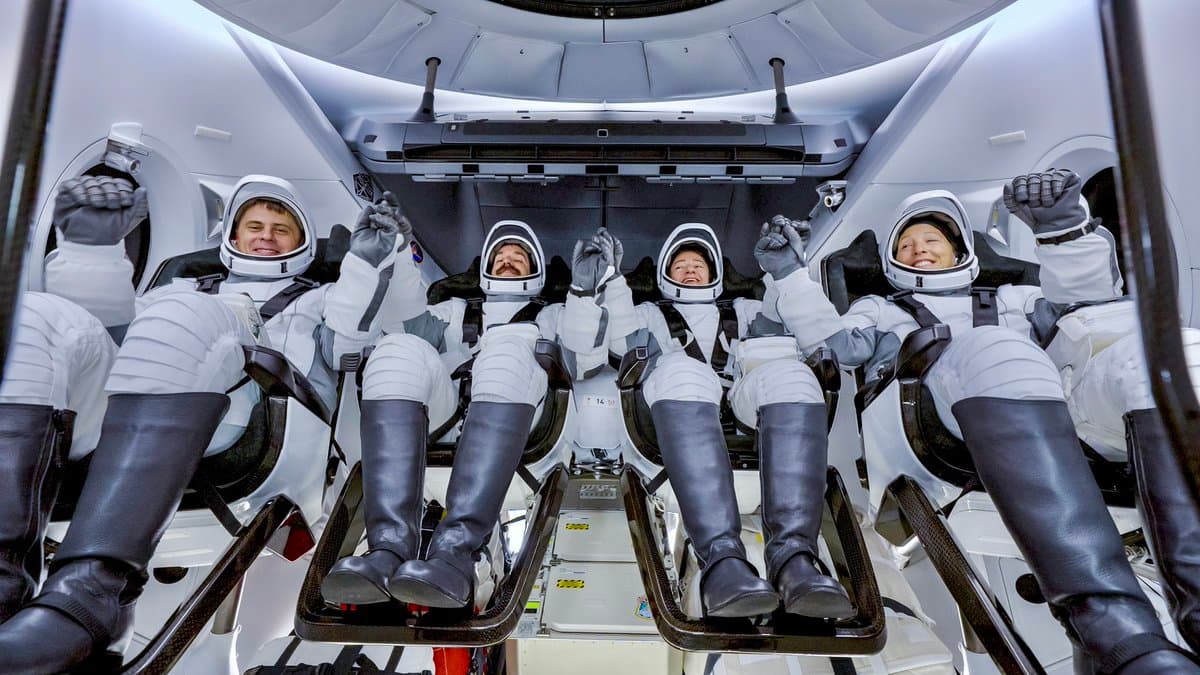 SpaceX's 20th Crew Flight Delivers Valentine's to ISS