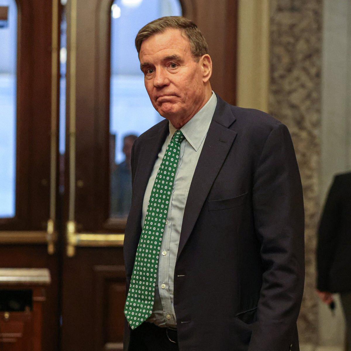 Senator Warner Advances CLARITY Act Amid SEC Warning