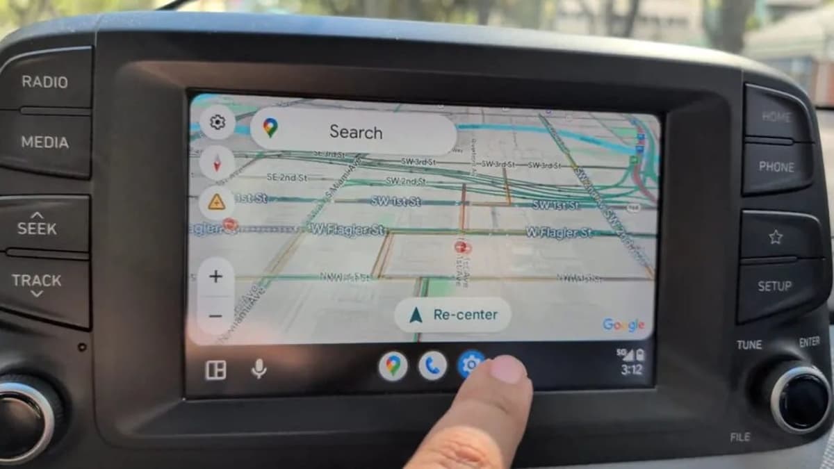 Google Trials Android Auto Cellular Status Icons for Android 16