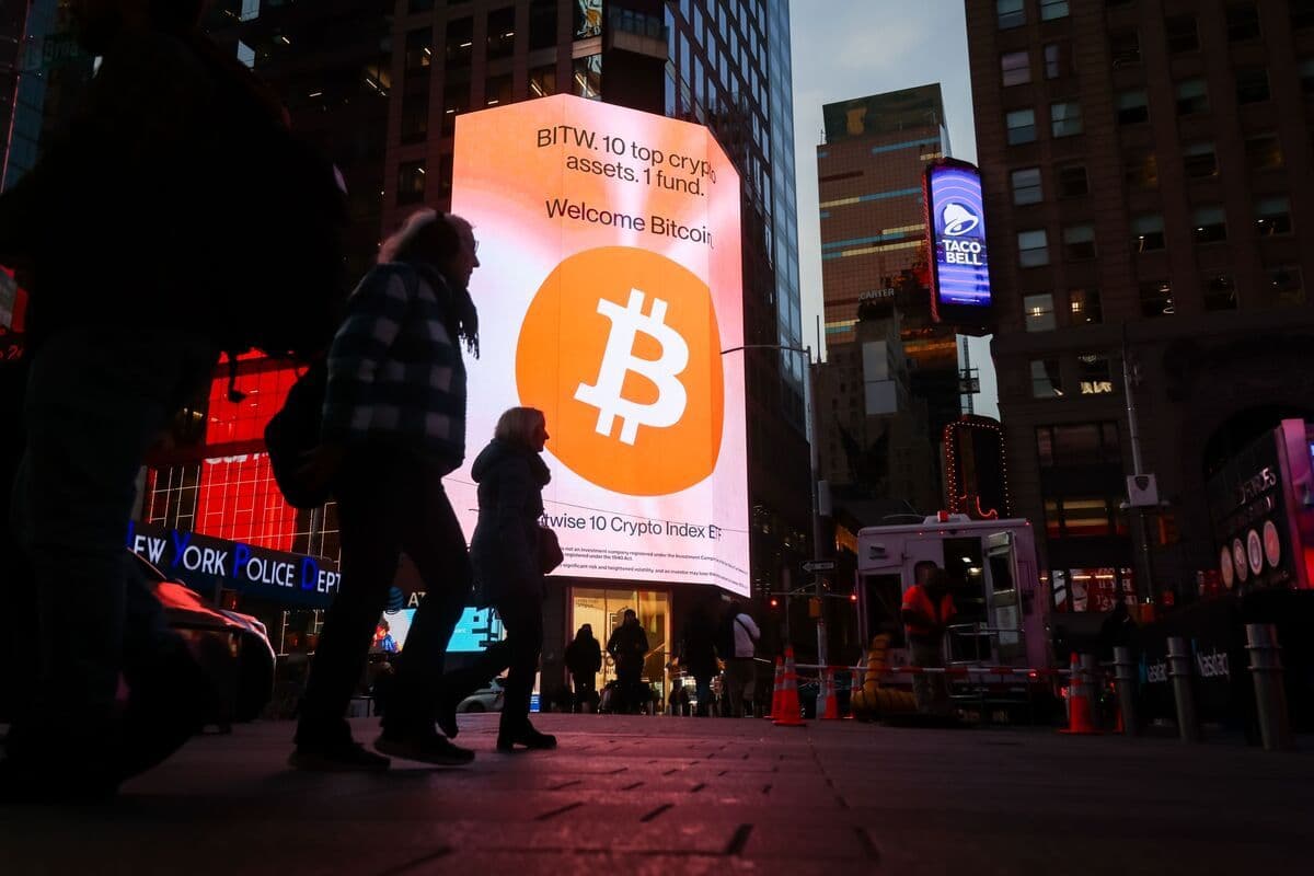Wall Street's Bitcoin Bet Fails as Hedge Thesis Crumbles