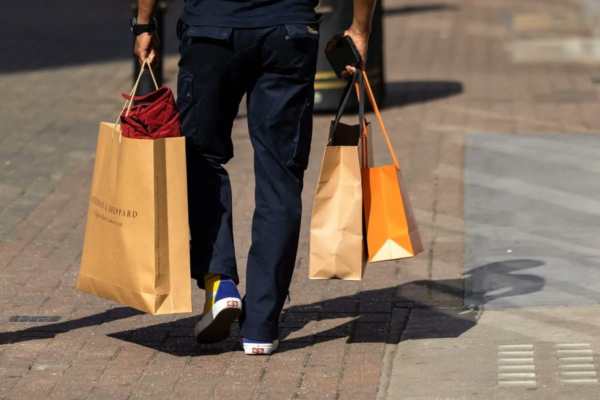 UK Retail Sales Record Fastest Growth in 20 Months