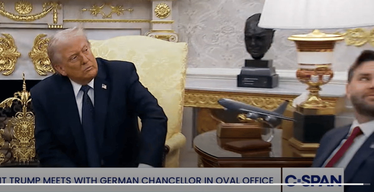 Oval Air Show Features Unexpected KC-135 Model