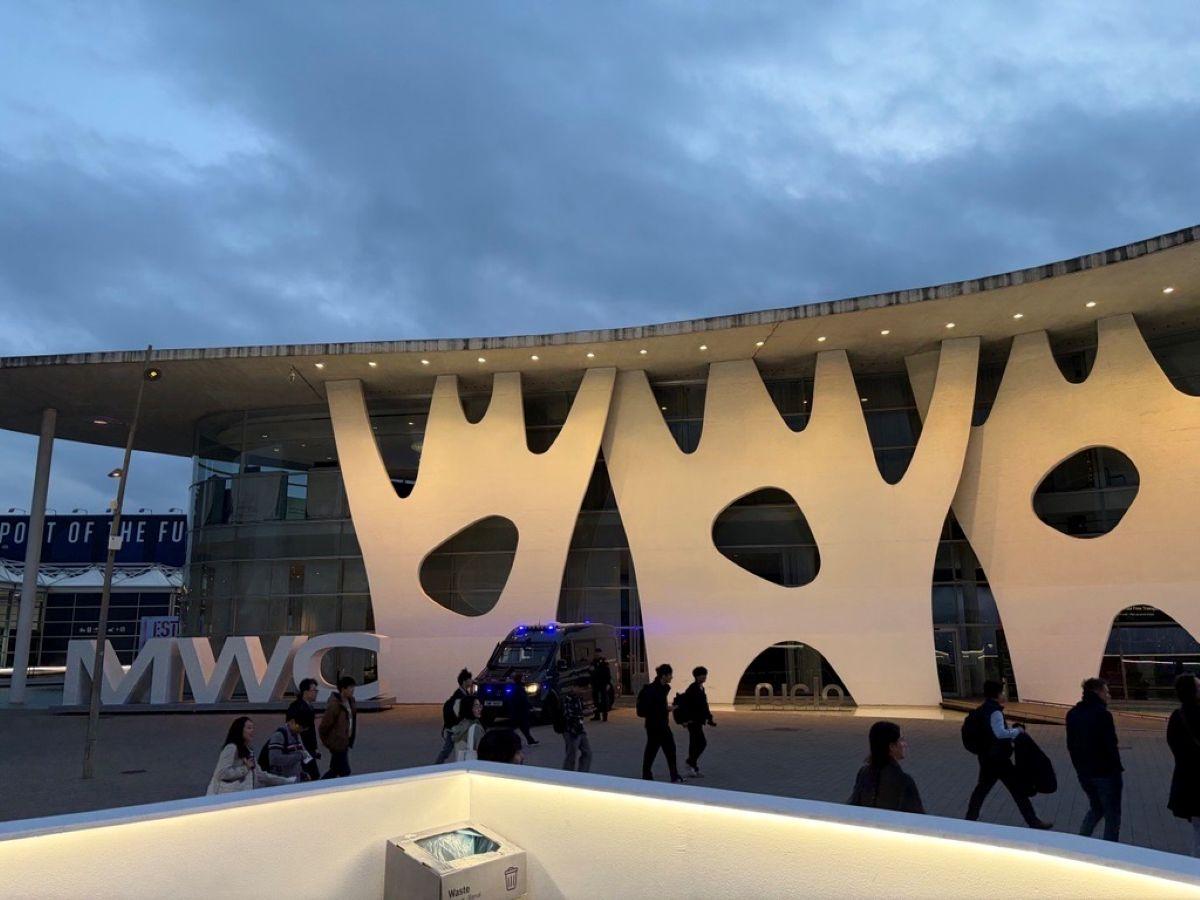 RF Experts Question Starlink Mobile's Physics‑Defying Claims