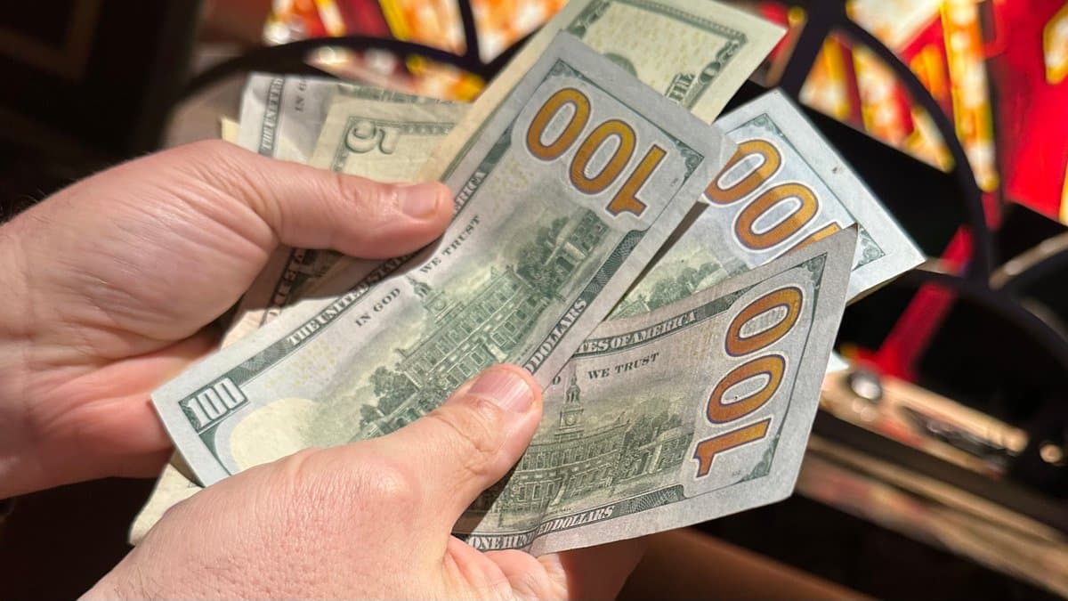 Swedish Central Bank Urges Cash Hoarding Amid Payment Risks