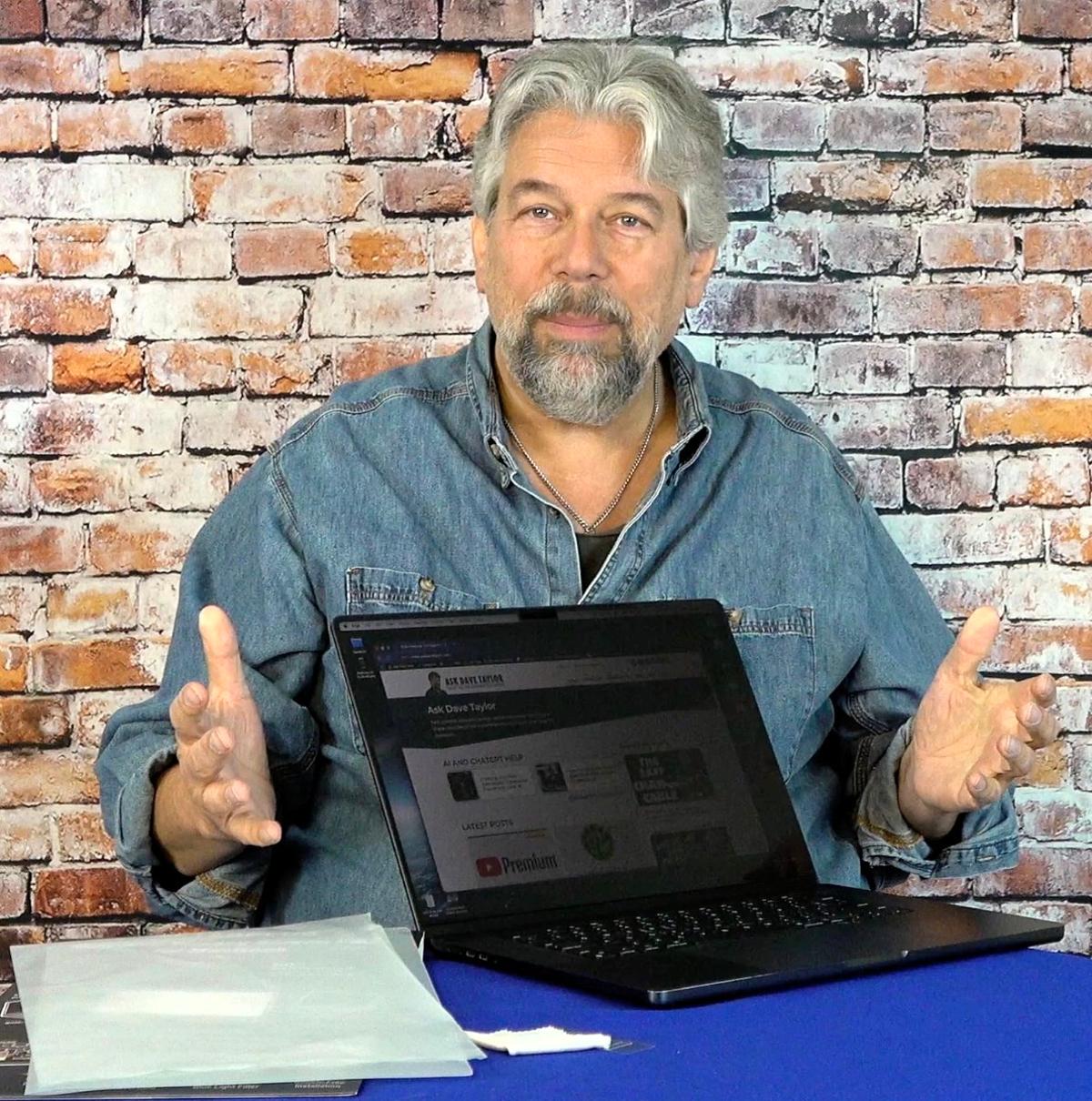 Magnetic Privacy Filter Shields MacBook From Shoulder Surfers