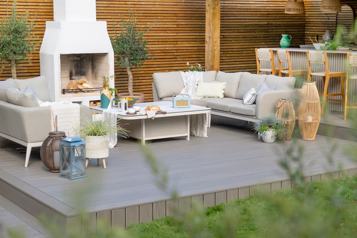 Choose Low‑Maintenance Decking Over Wood Replacement