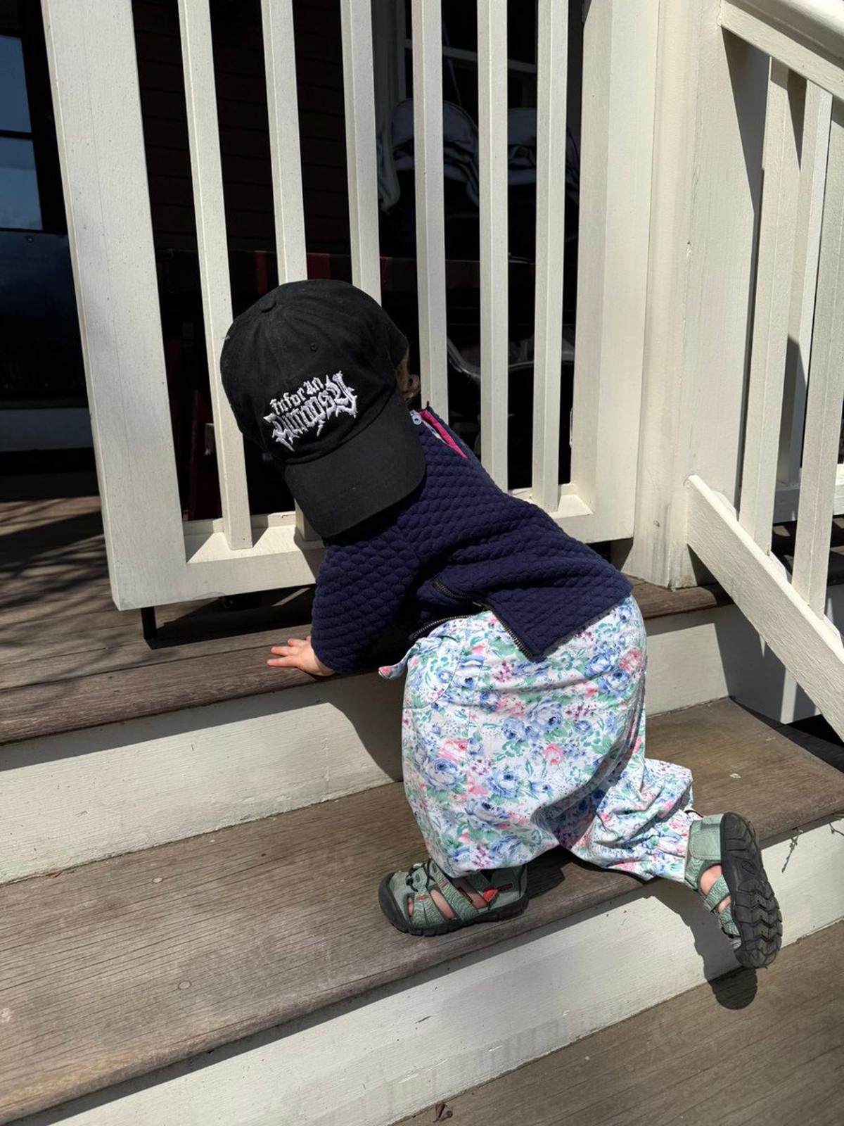 Kid’s Adorable Hat Swap Shows Parental Love