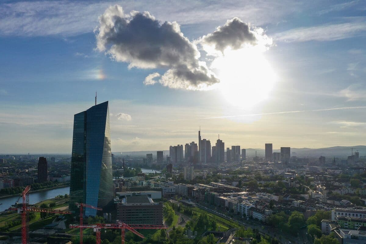 ECB Officials Likely to Keep Rates Steady in April