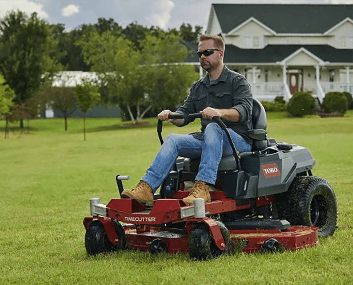 Choose a Garden Tractor for Big Lawns