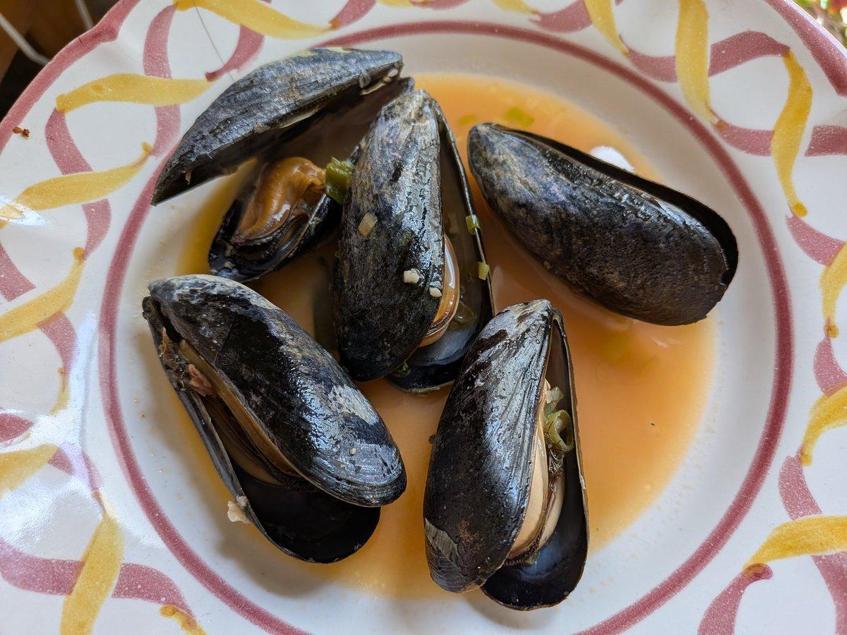 Simple Wine‑steamed Mussels: Market Fresh, Flavor‑packed