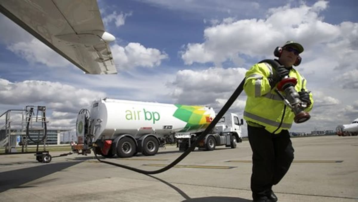 Iran Conflict Threatens Airline Jet Fuel Supply