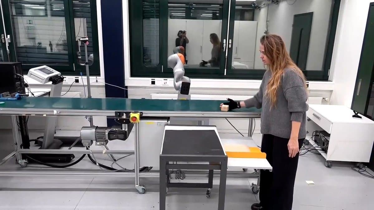 Self‑aware Robots Share Skills Across Joint Constraints